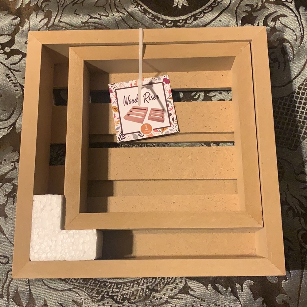 ๐ธ2 Wood Risers๐ธ - Picture 4 of 8